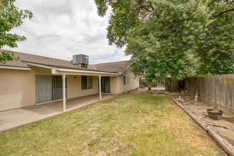 Exterior - 2004 Nadine Ave, Modesto, CA 95351 photo 4 of 7