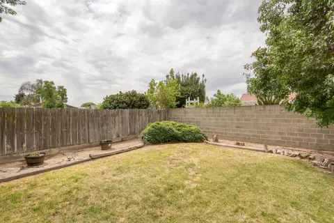 Exterior - 2004 Nadine Ave, Modesto, CA 95351 photo 5 of 7
