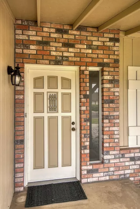 Entry Way - 2004 Nadine Ave, Modesto, CA 95351 photo 1 of 1
