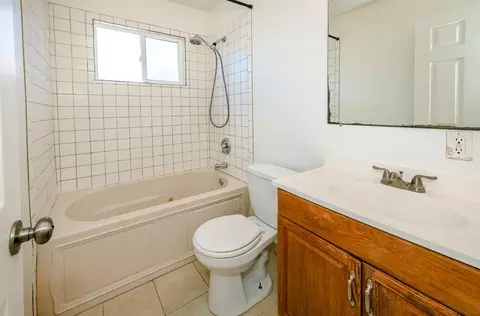 Bath - 828 Jackson St, Winters, CA 95694 photo 3 of 8