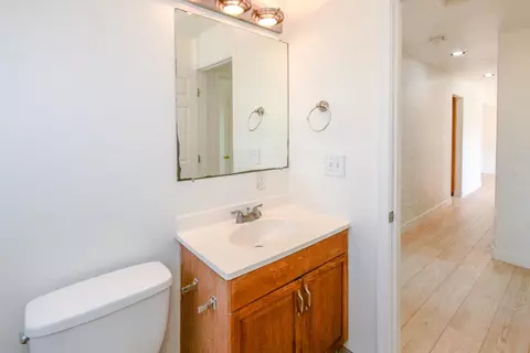 Bath - 828 Jackson St, Winters, CA 95694 photo 1 of 8