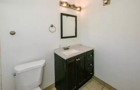 Bath - 828 Jackson St, Winters, CA 95694 photo 5 of 8