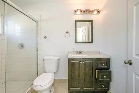 Bath - 828 Jackson St, Winters, CA 95694 photo 8 of 8