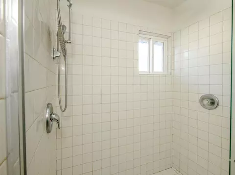 Bath - 828 Jackson St, Winters, CA 95694 photo 7 of 8