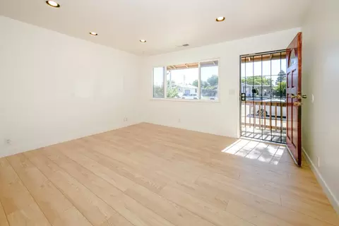 Living - 828 Jackson St, Winters, CA 95694 photo 3 of 4