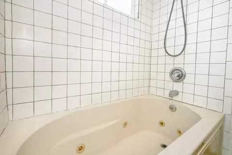Bath - 828 Jackson St, Winters, CA 95694 photo 2 of 8