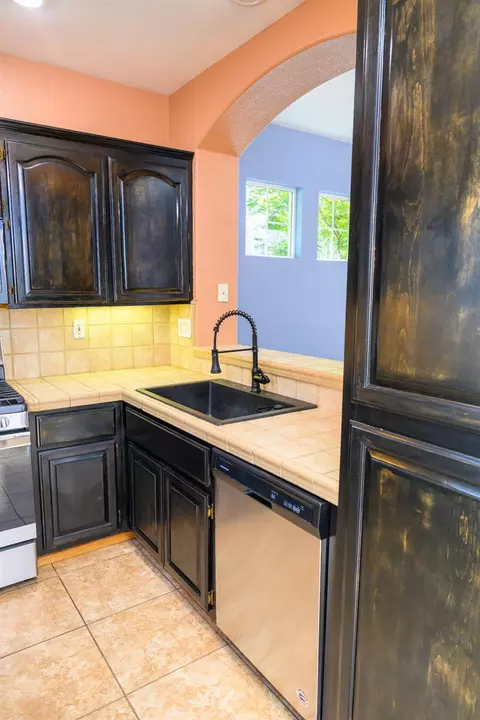 Kitchen - 244 Caples Dr, Folsom, CA 95630 photo 5 of 6