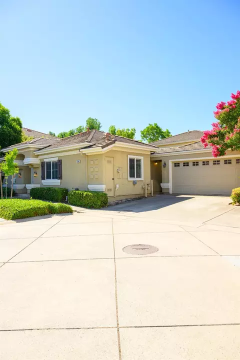 244 Caples Dr, Folsom, CA 95630