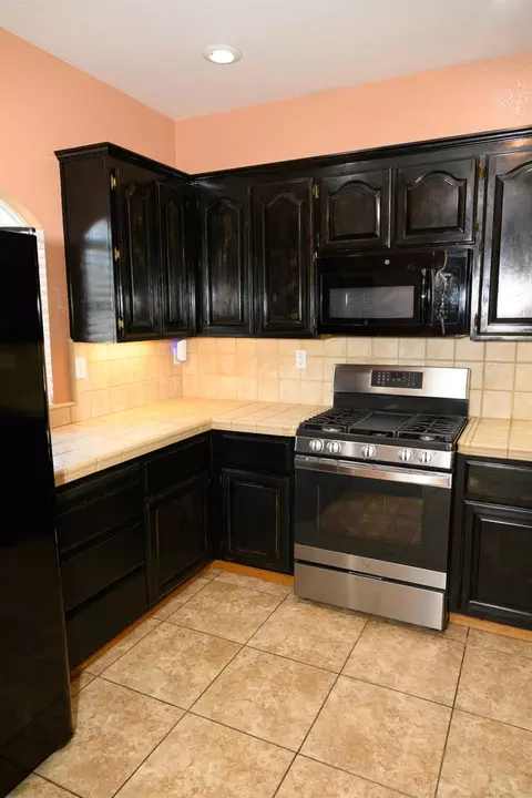 Kitchen - 244 Caples Dr, Folsom, CA 95630 photo 4 of 6