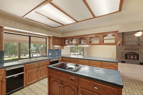 Kitchen - 10996 Boessow Rd, Galt, CA 95632 photo 4 of 4