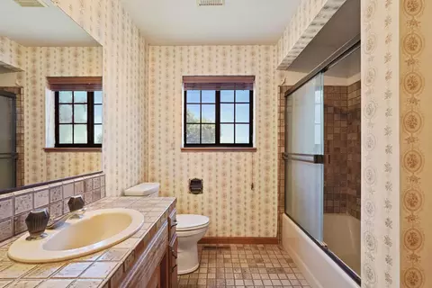 Bath - 10996 Boessow Rd, Galt, CA 95632 photo 5 of 5