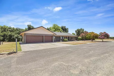 Exterior - 10996 Boessow Rd, Galt, CA 95632 photo 2 of 13