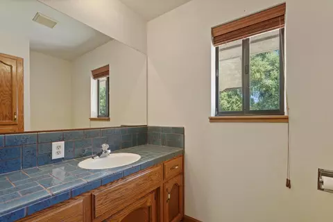 Bath - 10996 Boessow Rd, Galt, CA 95632 photo 1 of 5