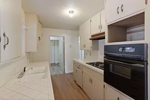 Kitchen - 475 Gordon Ave, Tracy, CA 95376 photo 3 of 3