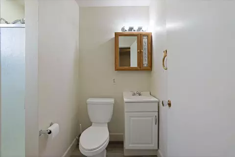 Bath - 475 Gordon Ave, Tracy, CA 95376 photo 1 of 4