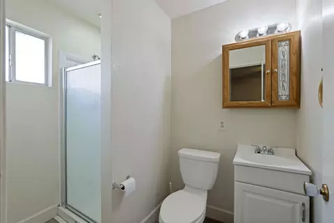 Bath - 475 Gordon Ave, Tracy, CA 95376 photo 2 of 4