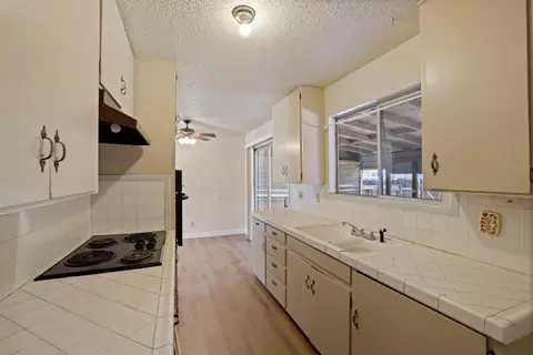 Kitchen - 475 Gordon Ave, Tracy, CA 95376 photo 2 of 3