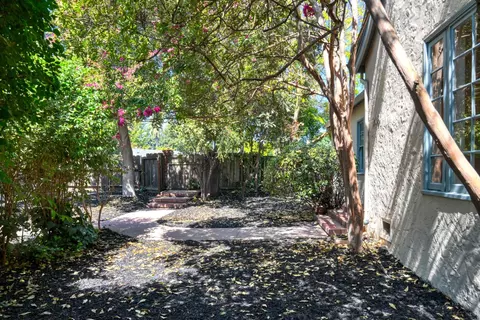 Exterior - 209 Maynell Ave, Modesto, CA 95354 photo 8 of 10