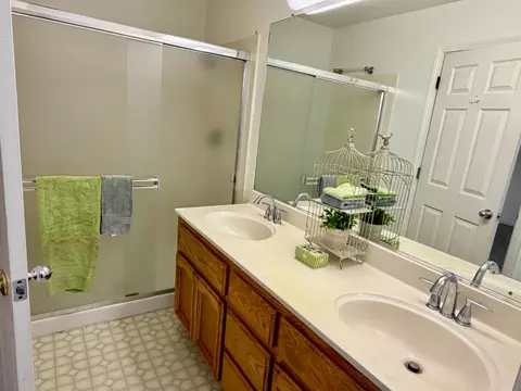 Bath - 2247 Halsey Cir, Davis, CA 95618 photo 3 of 3