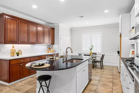 Kitchen - 1467 Chestnut Hl, Manteca, CA 95336 photo 2 of 4