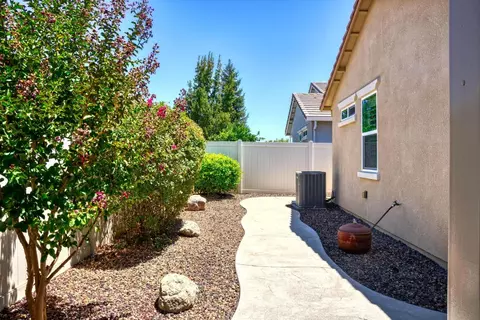 Exterior - 1467 Chestnut Hl, Manteca, CA 95336 photo 6 of 7