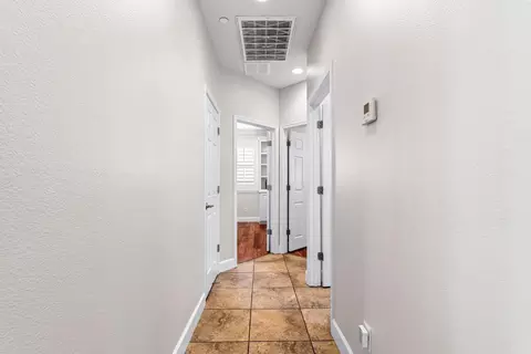 Entry Way - 1467 Chestnut Hl, Manteca, CA 95336 photo 5 of 5