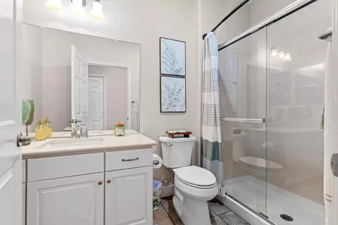 Bath - 1467 Chestnut Hl, Manteca, CA 95336 photo 2 of 2