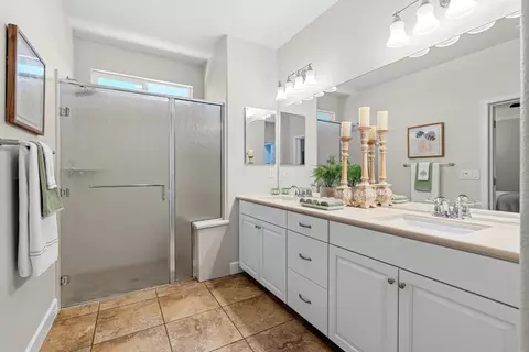 Bath - 1467 Chestnut Hl, Manteca, CA 95336 photo 1 of 2