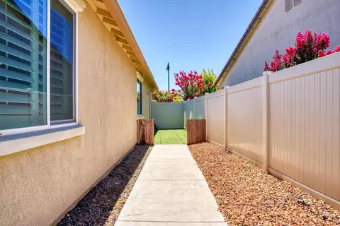 Exterior - 1467 Chestnut Hl, Manteca, CA 95336 photo 5 of 7