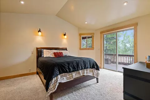 Bedroom - 17899 Norlene Way, Grass Valley, CA 95949 photo 2 of 4