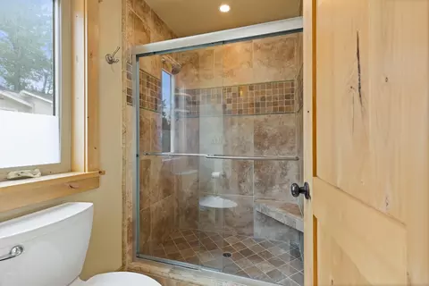 Bath - 17899 Norlene Way, Grass Valley, CA 95949 photo 3 of 5