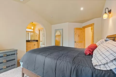 Bedroom - 17899 Norlene Way, Grass Valley, CA 95949 photo 3 of 4