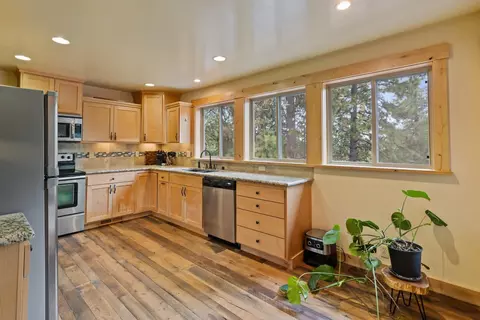 Kitchen - 17899 Norlene Way, Grass Valley, CA 95949 photo 4 of 5