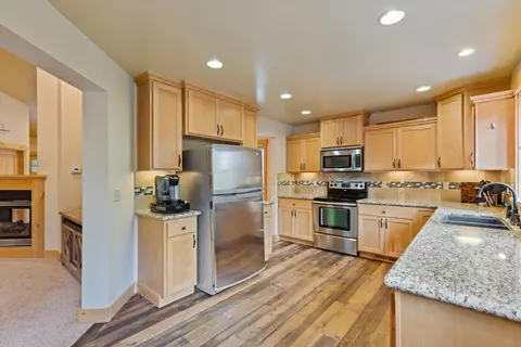 Kitchen - 17899 Norlene Way, Grass Valley, CA 95949 photo 3 of 5