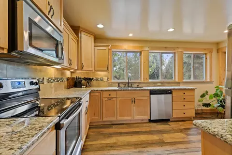 Kitchen - 17899 Norlene Way, Grass Valley, CA 95949 photo 1 of 5