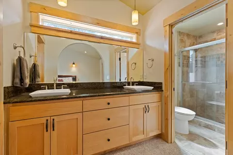 Bath - 17899 Norlene Way, Grass Valley, CA 95949 photo 2 of 5