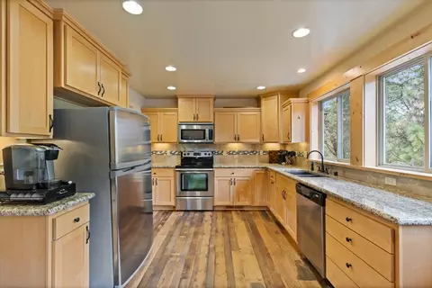Kitchen - 17899 Norlene Way, Grass Valley, CA 95949 photo 2 of 5