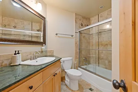 Bath - 17899 Norlene Way, Grass Valley, CA 95949 photo 4 of 5