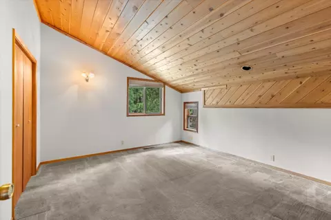 Bedroom - 13857 Skiview Loop, Truckee, CA 96161 photo 5 of 5