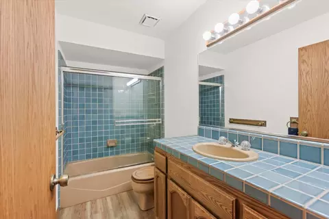 Bath - 13857 Skiview Loop, Truckee, CA 96161 photo 2 of 3