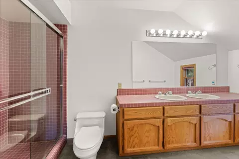 Bath - 13857 Skiview Loop, Truckee, CA 96161 photo 1 of 3