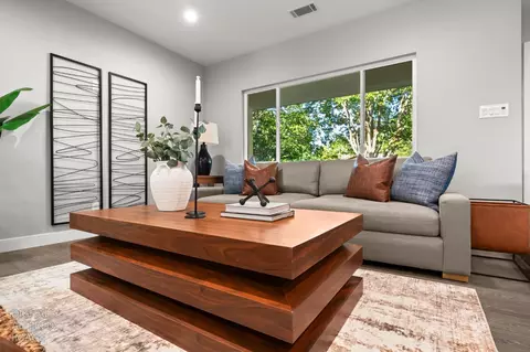 Living - 4921 Bowman Oaks Way, Carmichael, CA 95608 photo 3 of 4