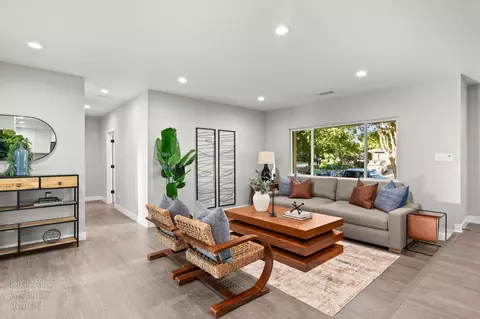 Living - 4921 Bowman Oaks Way, Carmichael, CA 95608 photo 2 of 4
