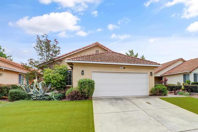 31 Aruba Cir, Sacramento, CA 95823