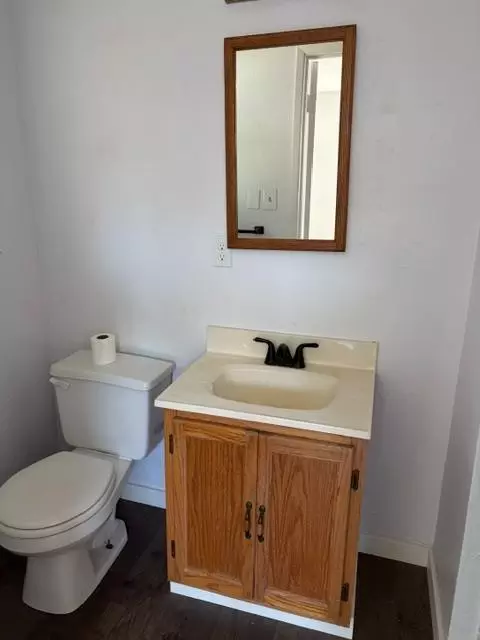 Bath - 2432 Eicher Ave, Modesto, CA 95350 photo 2 of 3