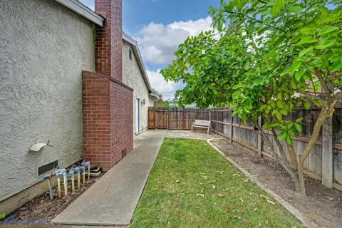 Exterior - 4924 Olive Oak Way, Carmichael, CA 95608 photo 12 of 13