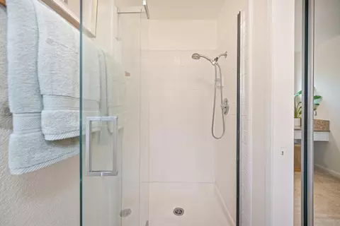 Bath - 4924 Olive Oak Way, Carmichael, CA 95608 photo 3 of 3