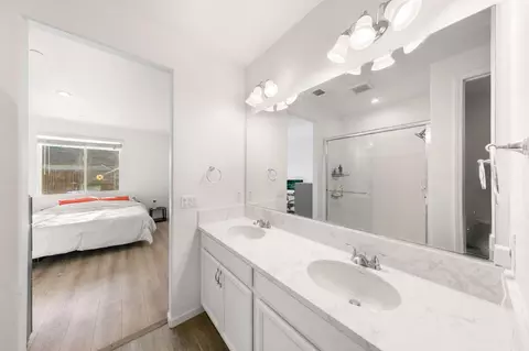 Bath - 4126 E Sir Barton Dr, Olivehurst, CA 95961 photo 3 of 5