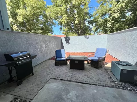 Exterior - 560 Pirinen Ln #E, Modesto, CA 95354 photo 4 of 5