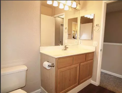 Bath - 560 Pirinen Ln #E, Modesto, CA 95354 photo 5 of 5